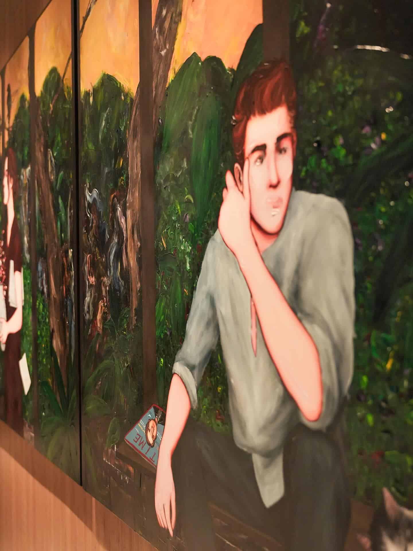 原宿クエスト店の大きく象徴的な窓に